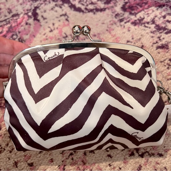 NWT Coach Zebra Frame Wristlet - Picture 2 of 9